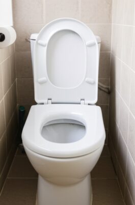 Bí quyết và cách làm sạch nhà vệ sinh bị ố vàng cứng đầu hiệu quả 100%